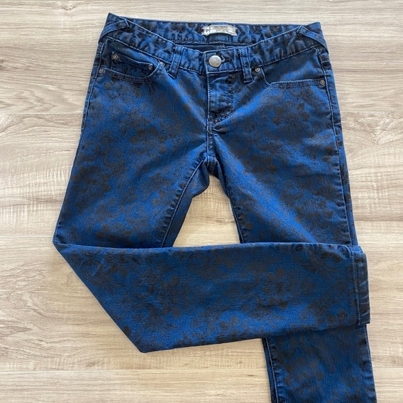 Free People Black Floral Background Jeans - 25 - Picture 1 of 13